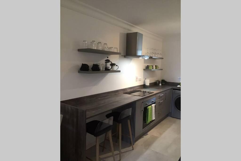 Waterfront Apartment Completely Refurbished Westport Extérieur photo