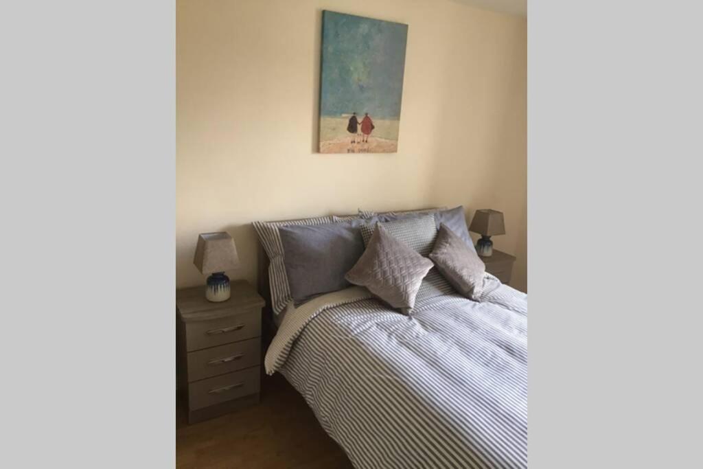 Waterfront Apartment Completely Refurbished Westport Extérieur photo
